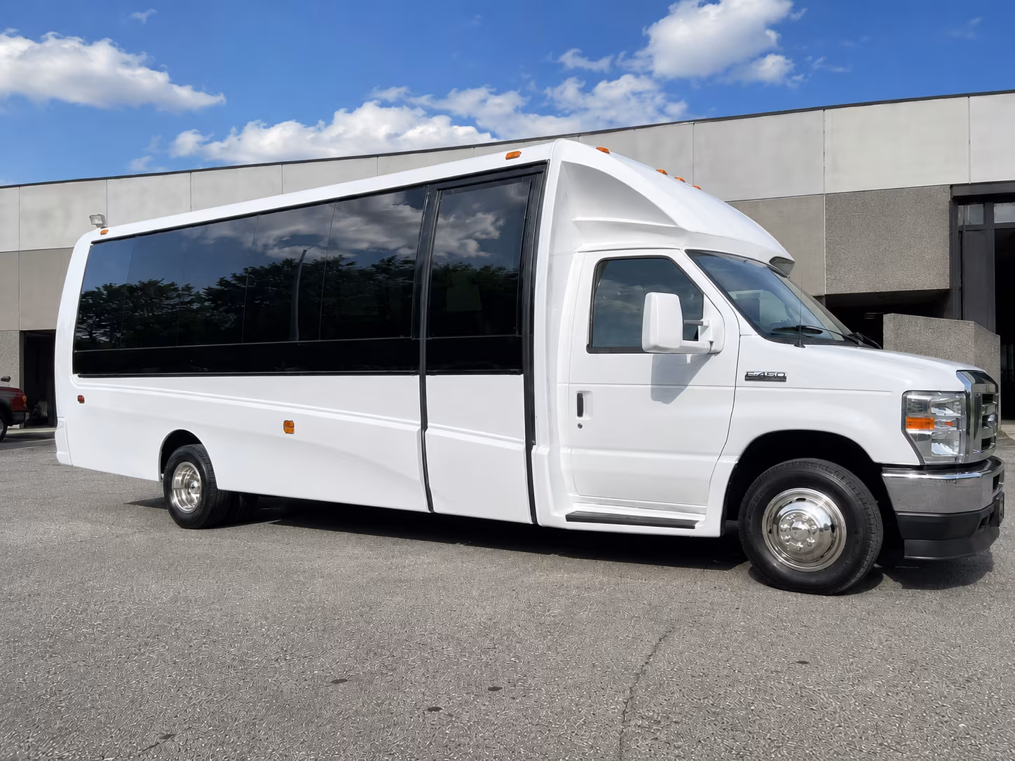 bus rentals for bands performers and touring groups in auburn