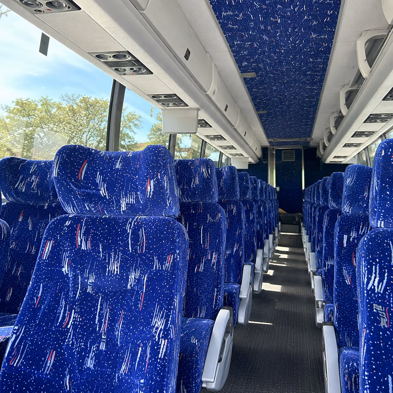 charter buses for auburn area zoo and aquarium field trips