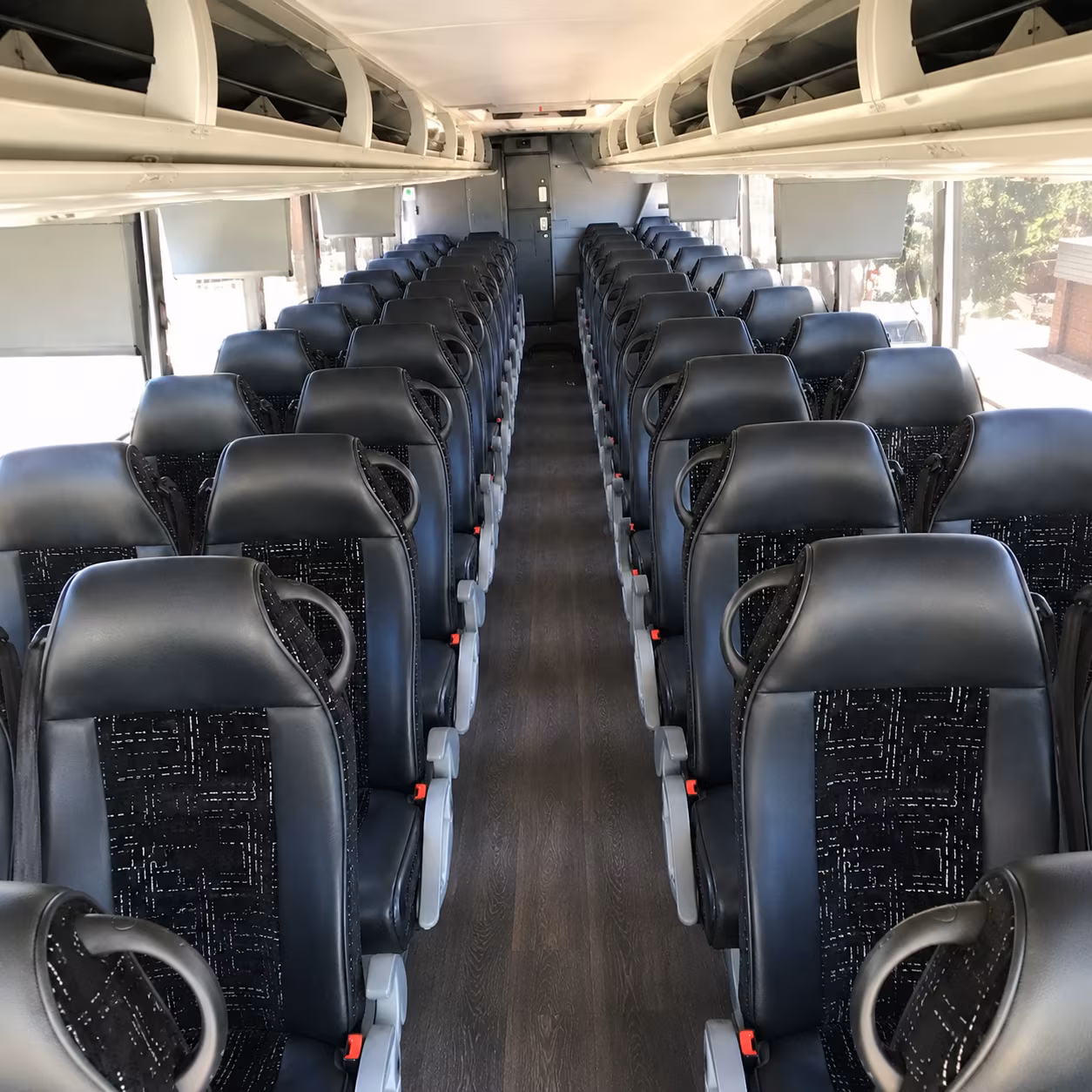 charter buses to white river amphitheatre shows in auburn