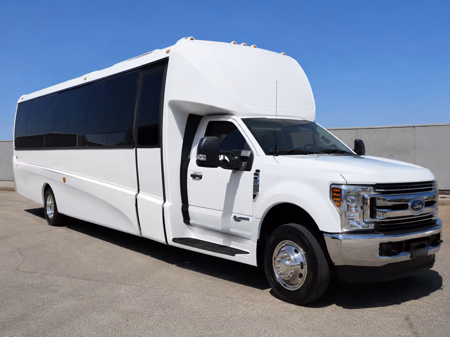 sports team and tournament buses out of auburn